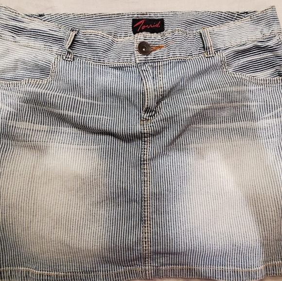 Vintage Torrid mini skirt- like new - Picture 1 of 5